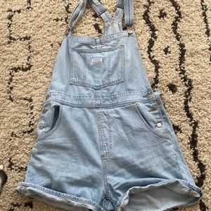 Light wash Levi shortalls Large